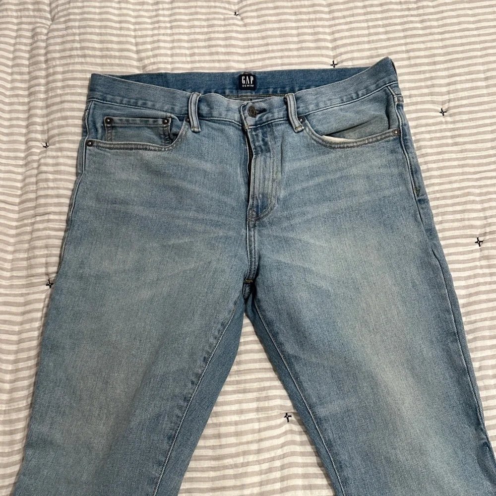 Men’s Gap Denim Jeans - light wash, EUC! - Picture 1 of 2